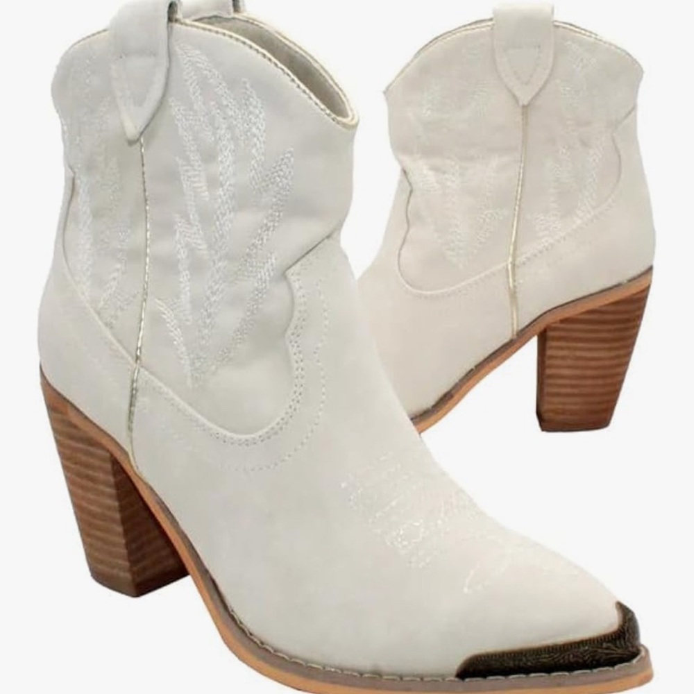 VeryVolatile 9.5 White Heeled Boots with Western Flair